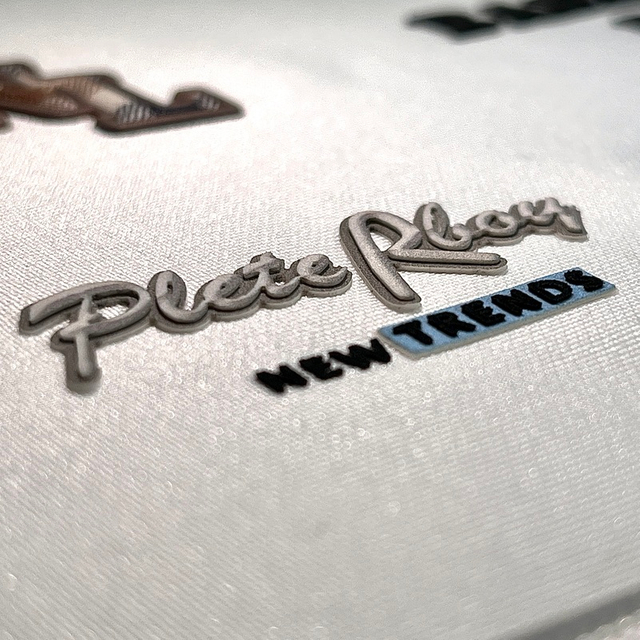 Luxurious High Density Letter Logo Patch for Fashionwear T-shirt