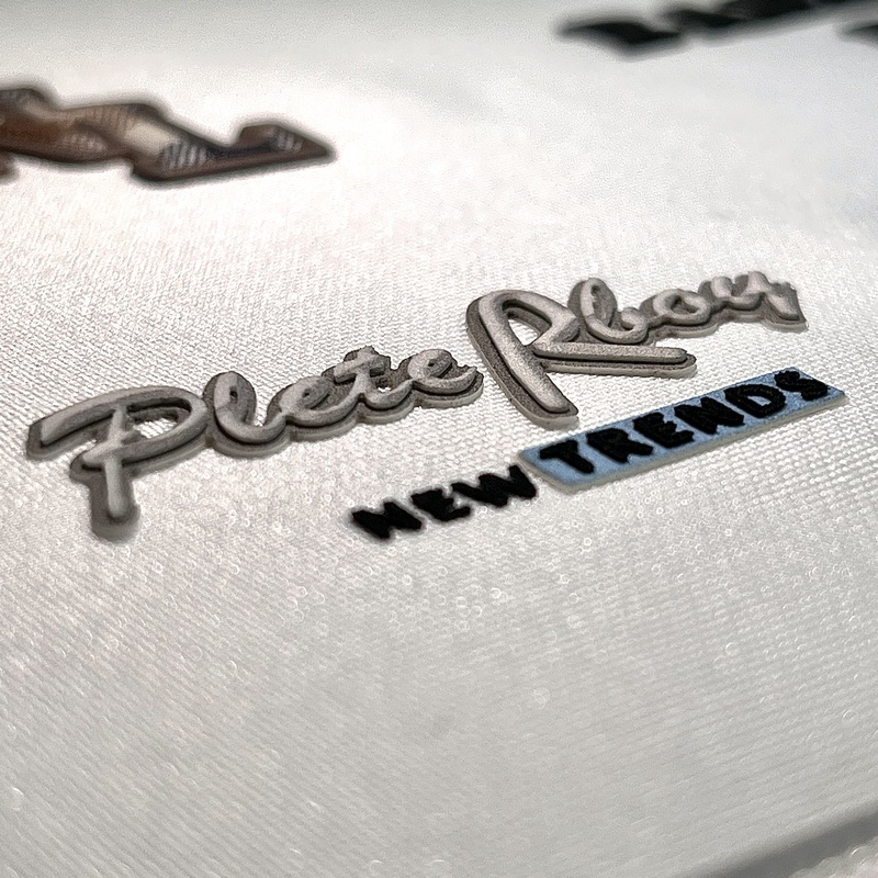 Luxurious High Density Letter Logo Patch for Fashionswear T-shirt